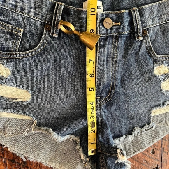 Amuse Society cut off shorts Size 28 - Picture 3 of 5